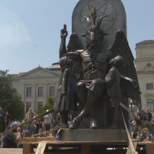 satanic-temple-hailsatan-baphomet