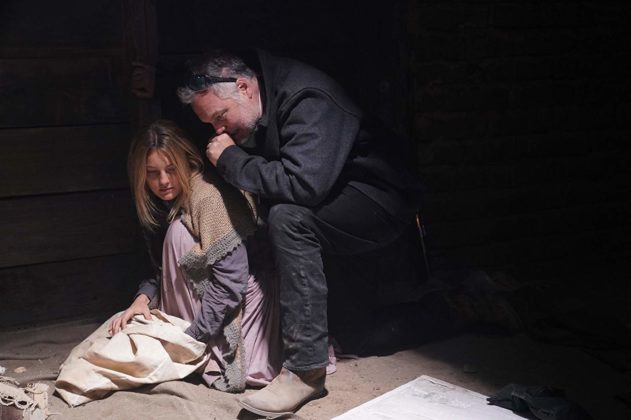 Vincent D'Onofrio directing Leila George on the set of "The Kid"